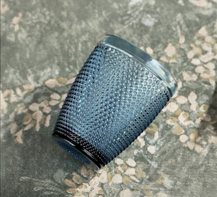 Verre bleu roi