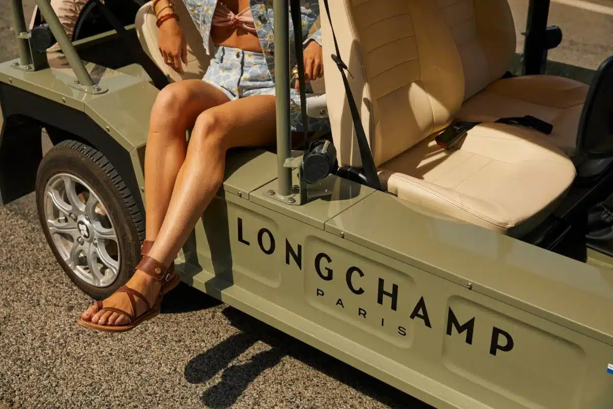 Moke personnalisable avec logo pour entreprise et activation de marque
