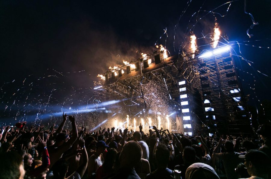 pexels-wendywei-1190297